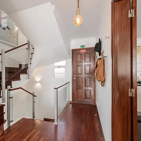 Casa Skyline By An Island