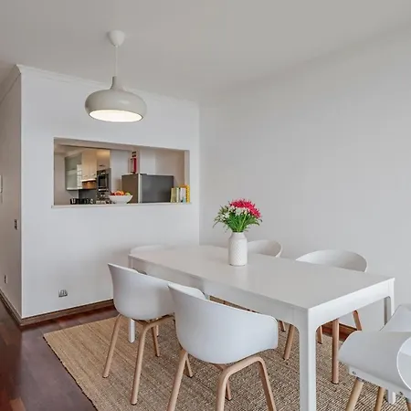 Casa Skyline By An Island