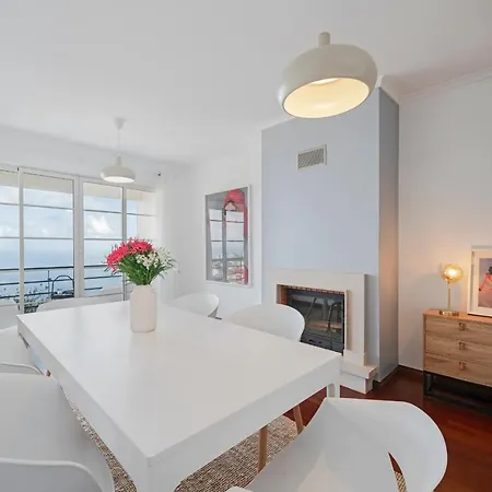 Casa Skyline By An Island *