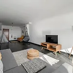 Casa Skyline By An Island