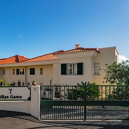 Casa Skyline By An Island *