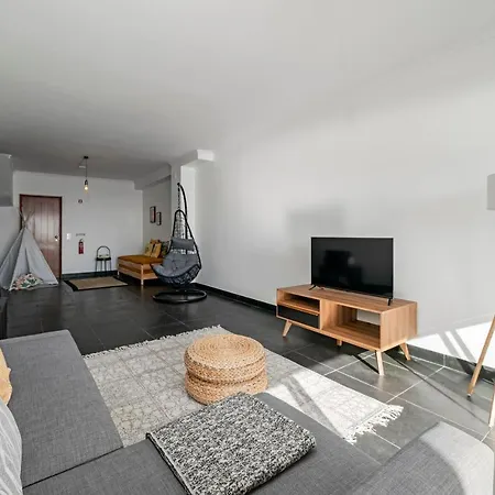 Casa Skyline By An Island