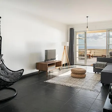Casa Skyline By An Island * Canico (Madeira)