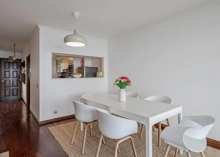 Casa Skyline By An Island