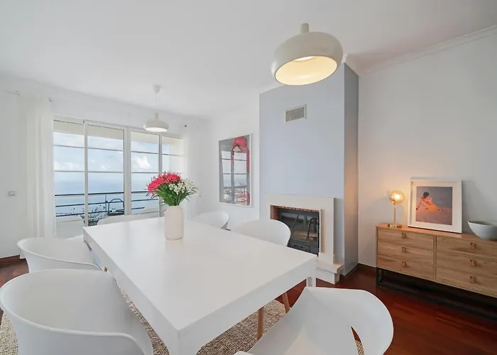 Casa Skyline By An Island *